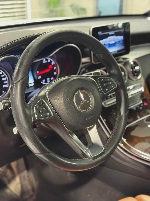 Mercedes-Benz GLC 250 4MATIC | 2018 | GCC | Full Option | Full service History | Monthly: 2,800 AED