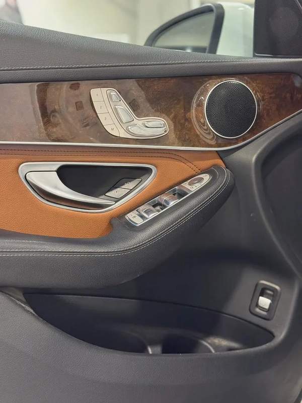 Mercedes-Benz GLC 250 4MATIC | 2018 | GCC | Full Option | Full service History | Monthly: 2,800 AED