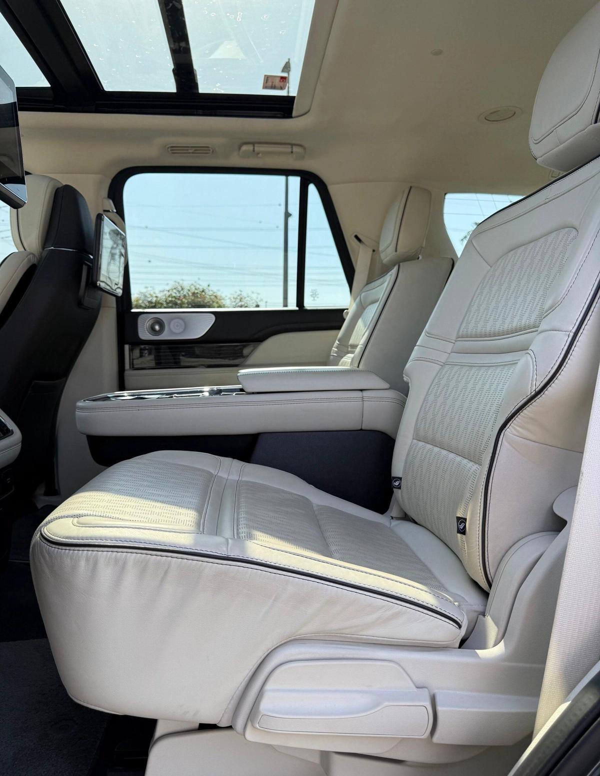 LINCOLN NAVIGATOR PRESIDENTIAL | GCC SPECS | KM: 90,000 | MODEL: 2021 | WARRANTY VALID TILL 9TH OCTOBER 2026 OR 100,000 KMS |-9-9