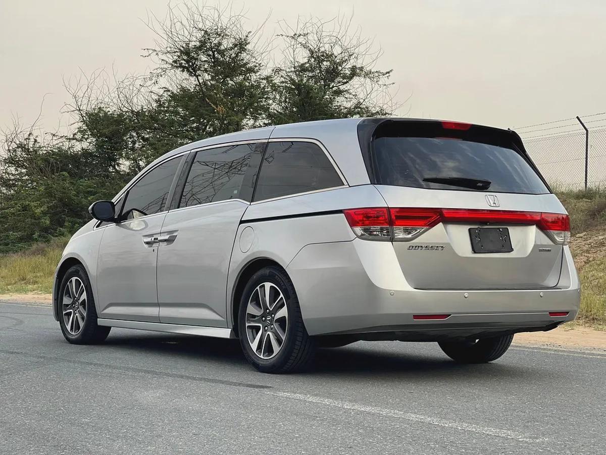 Honda Odyssey Touring 2015 - GCC-8-8