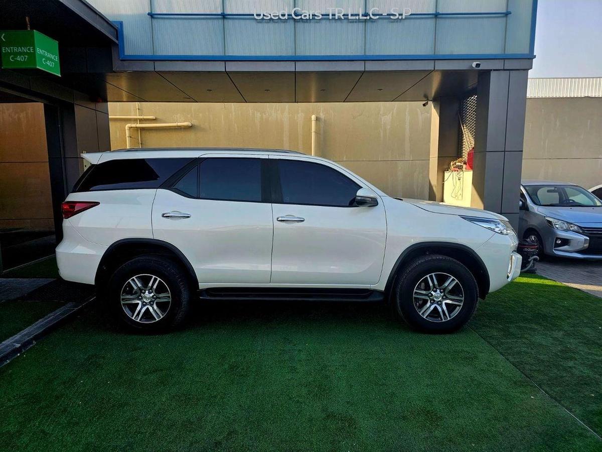 Toyota Fortuner 2.7L EXR FORTUNER V4 4WD/ ORIGINAL PAINT / LOW MILEAGE/ SINGLE OWNE-3-3