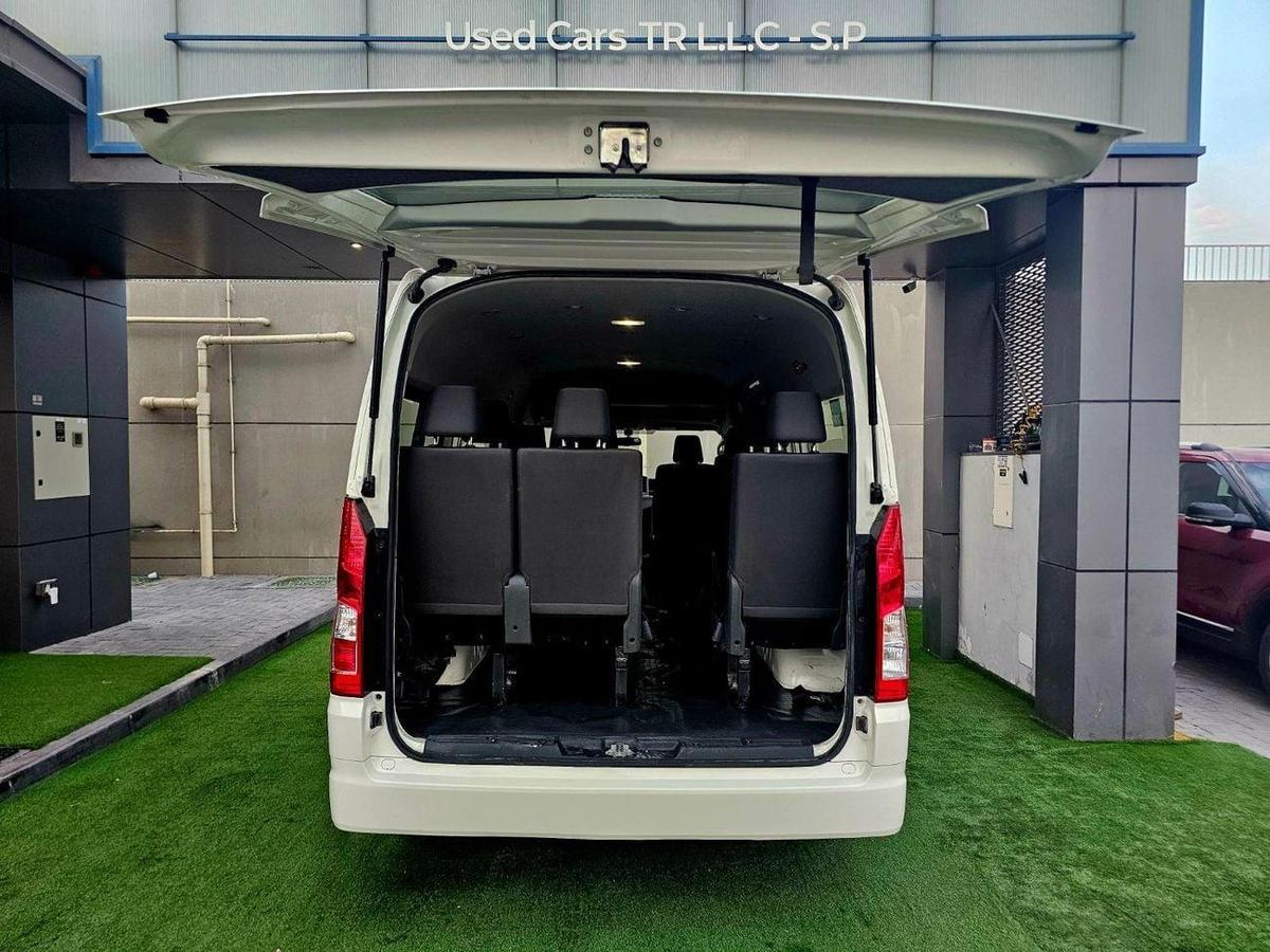 Toyota Hiace GL PASSENGER/ PATROL MANUAL/ 3.5 V6/ LOW MILEAGE-4-4