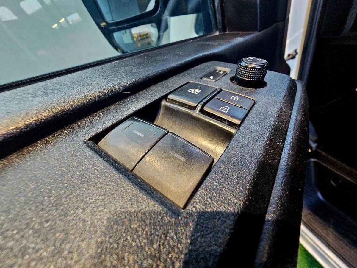 Toyota Hiace GL PASSENGER/ PATROL MANUAL/ 3.5 V6/ LOW MILEAGE-13-13
