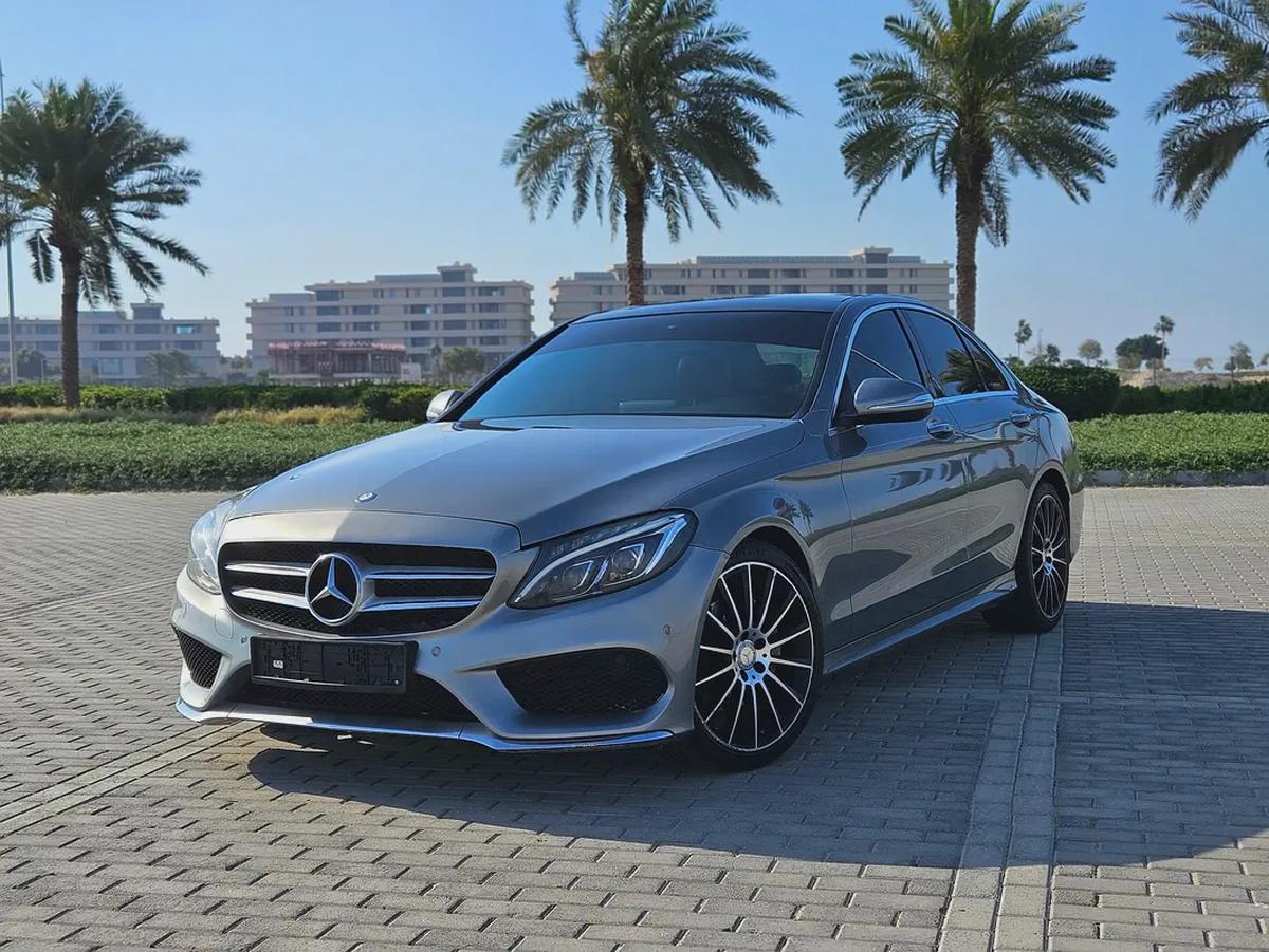 Mercedes Benz C200 GCC 2015 Premium Condition With Low KM Perfect Family Luxury Sedan-1-1