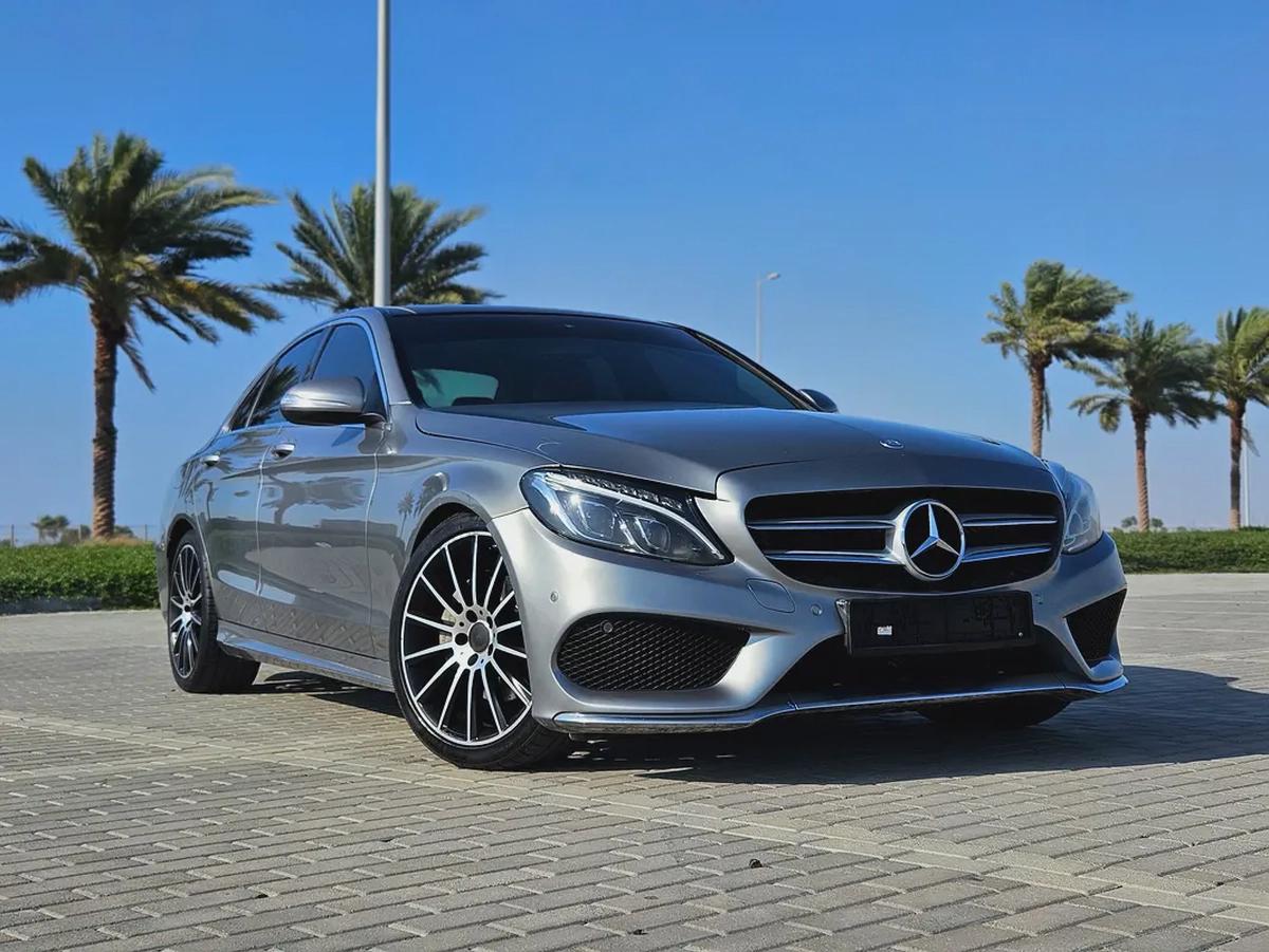 Mercedes Benz C200 GCC 2015 Premium Condition With Low KM Perfect Family Luxury Sedan-2-2