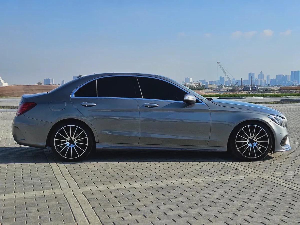 Mercedes Benz C200 GCC 2015 Premium Condition With Low KM Perfect Family Luxury Sedan-18-18