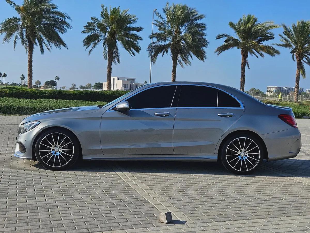 Mercedes Benz C200 GCC 2015 Premium Condition With Low KM Perfect Family Luxury Sedan-19-19