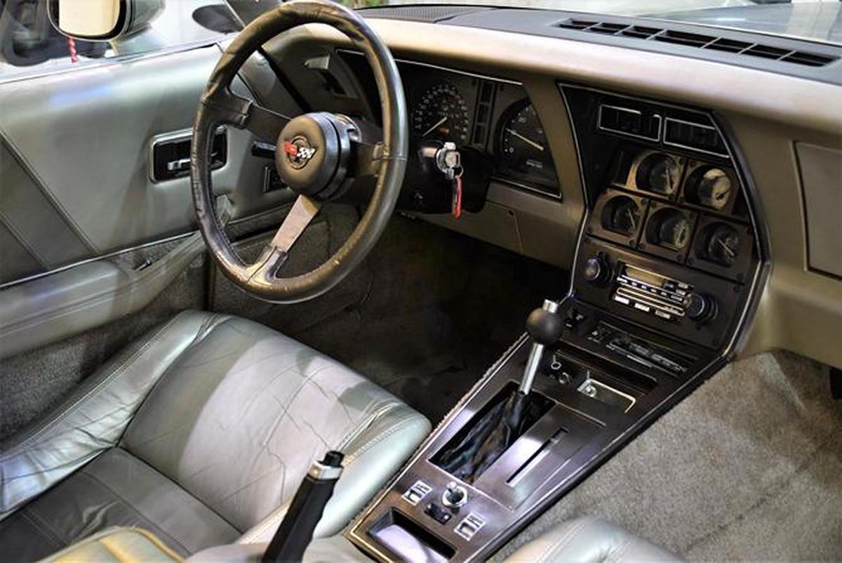 Chevrolet Corvette C3 ( COLLECTOR EDITION ) 1982 Model!! in Copper / Golden Color! American Specs-1-1