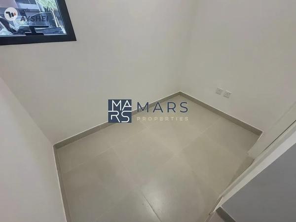 | BRAND NEW | 3 BEDROOM END UNIT | PRIME LOCATION |