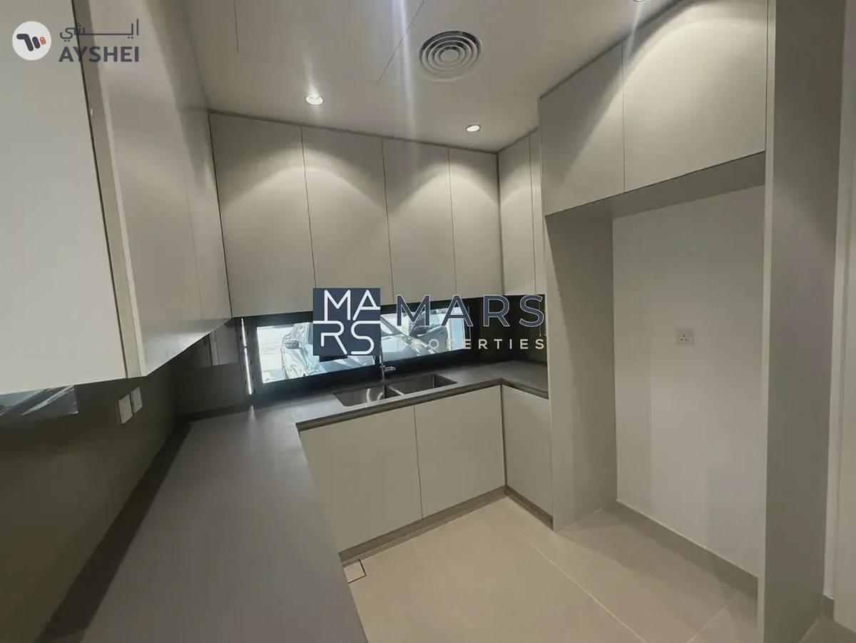 | BRAND NEW | 3 BEDROOM END UNIT | PRIME LOCATION |-21-21