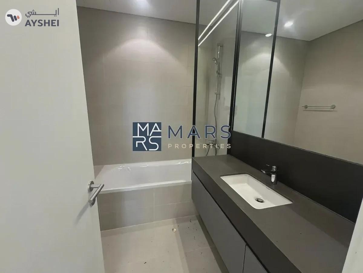 | BRAND NEW | 3 BEDROOM END UNIT | PRIME LOCATION |-6-6