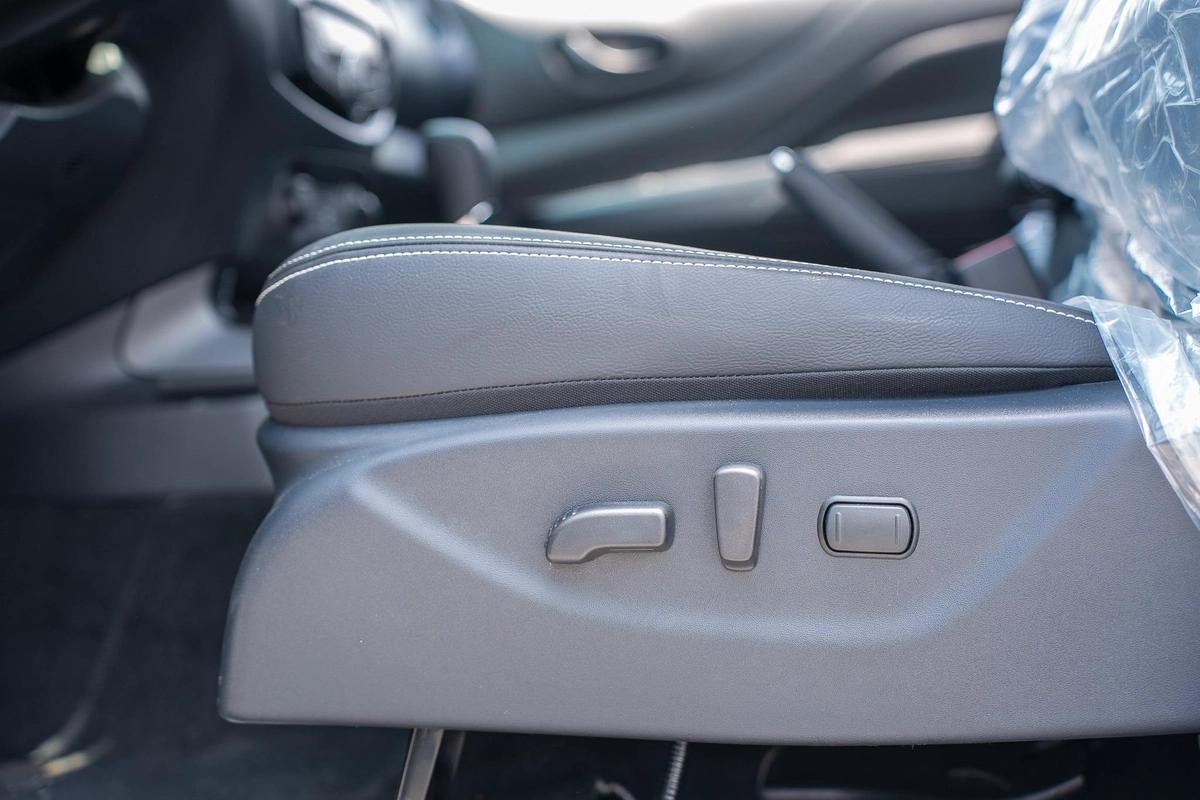 NISSAN NAVARA 2.5 DIESEL PRO4X 4X4 AT 2025-2-2