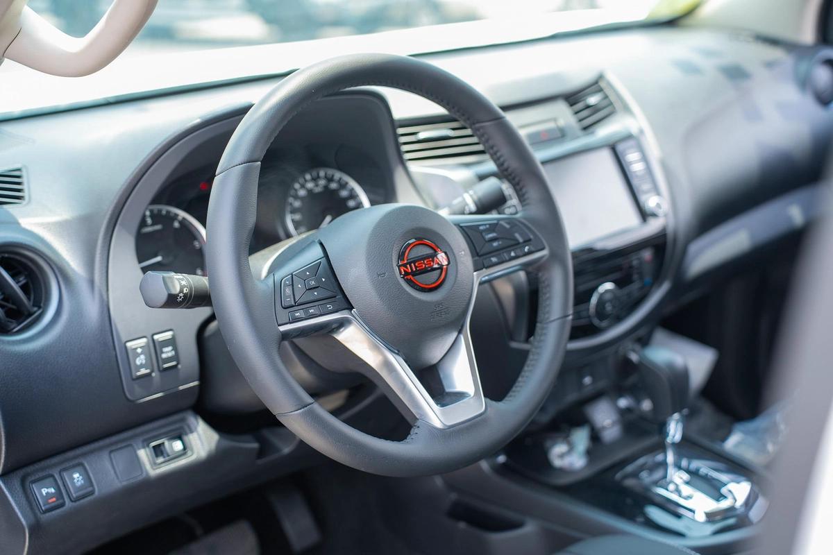 NISSAN NAVARA 2.5 DIESEL PRO4X 4X4 AT 2025-4-4