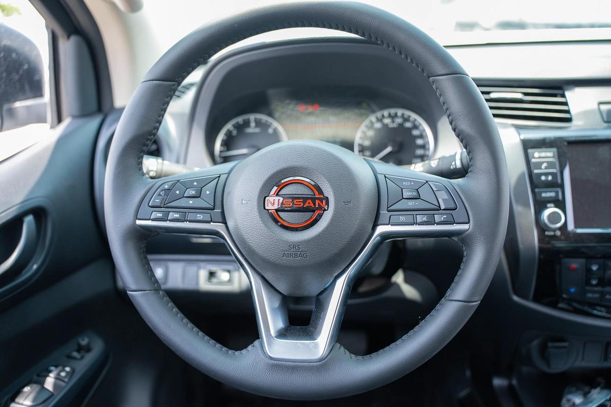 NISSAN NAVARA 2.5 DIESEL PRO4X 4X4 AT 2025-17-17