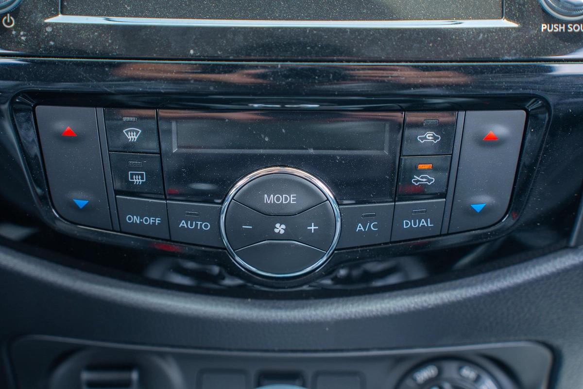 NISSAN NAVARA 2.5 DIESEL PRO4X 4X4 AT 2025-7-7