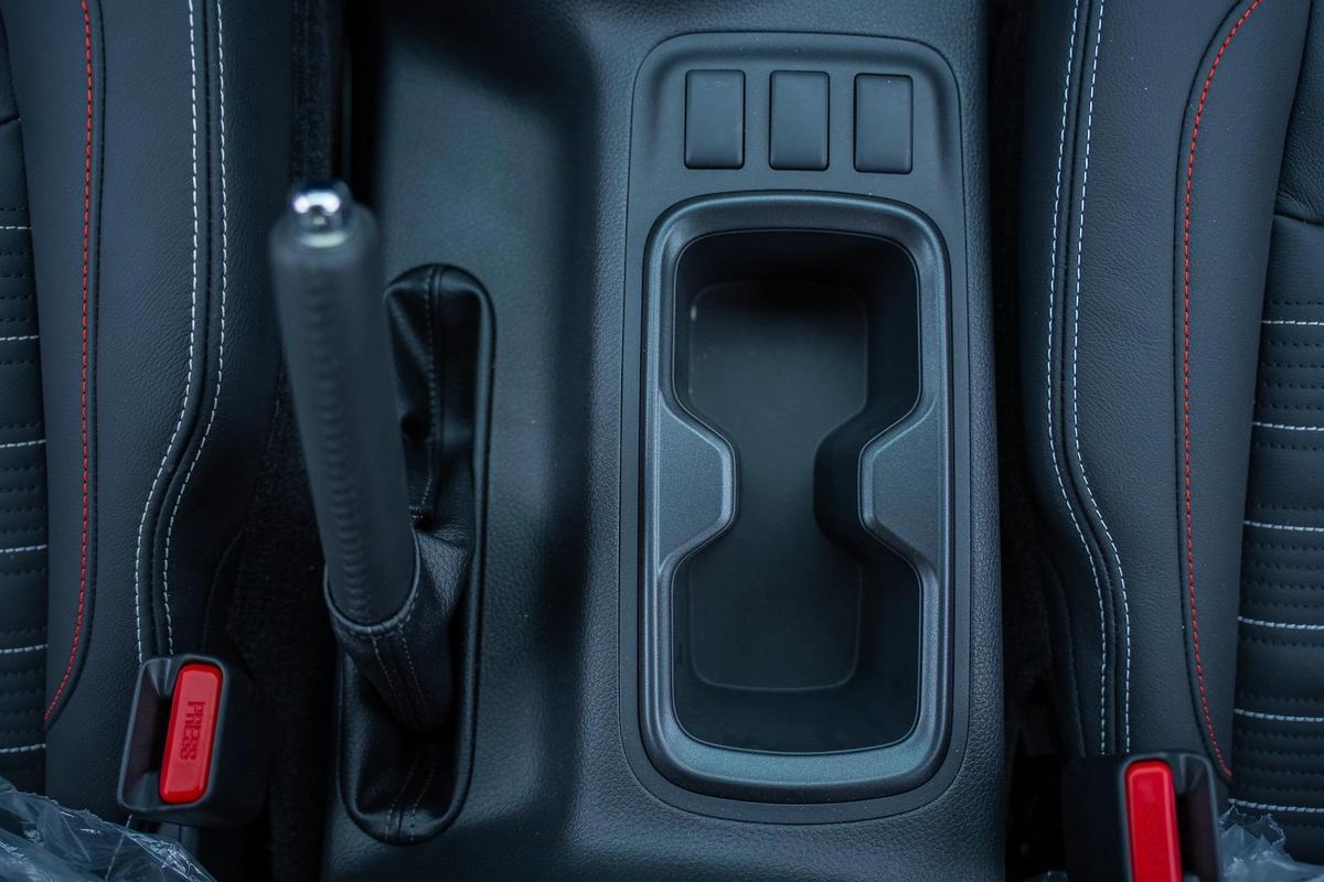 NISSAN NAVARA 2.5 DIESEL PRO4X 4X4 AT 2025-23-23