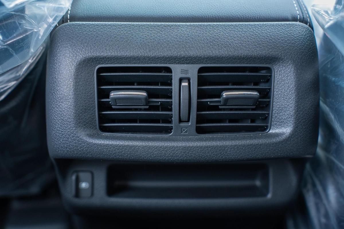 NISSAN NAVARA 2.5 DIESEL PRO4X 4X4 AT 2025-6-6