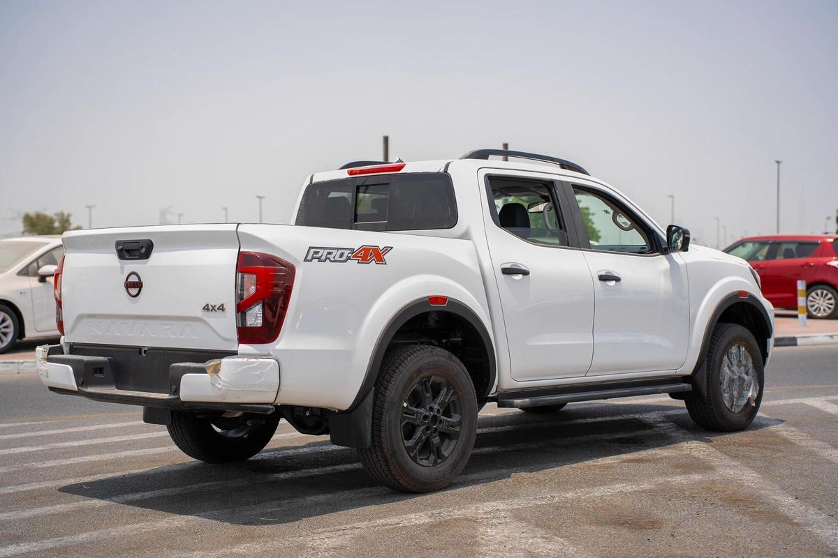 NISSAN NAVARA 2.5 DIESEL PRO4X 4X4 AT 2025-10-10