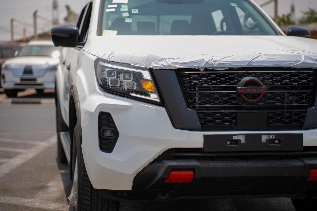 NISSAN NAVARA 2.5 DIESEL PRO4X 4X4 AT 2025-9-9