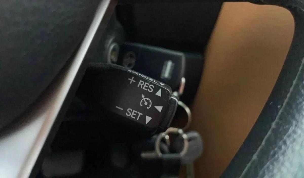 Toyota Fortuner 2.4L Diesel AT 4X4 2025-15-15