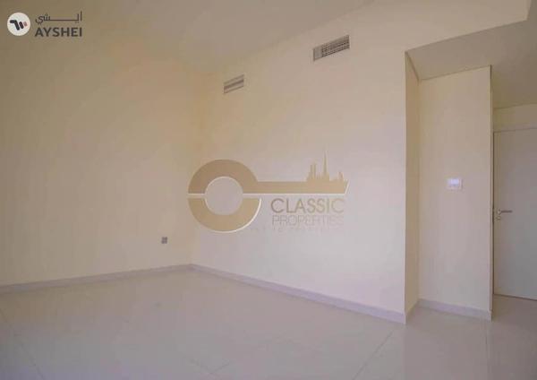 Elegant 3 Bed Corner Townhouse with Garden