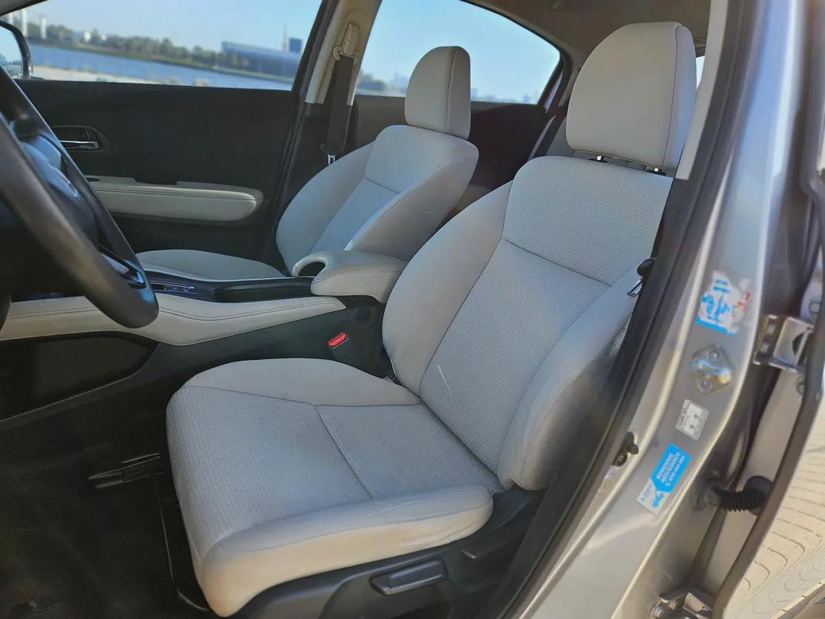 Honda HRV 2019 GCC Premium Condition Low KM Car Perfect For Family-7-7