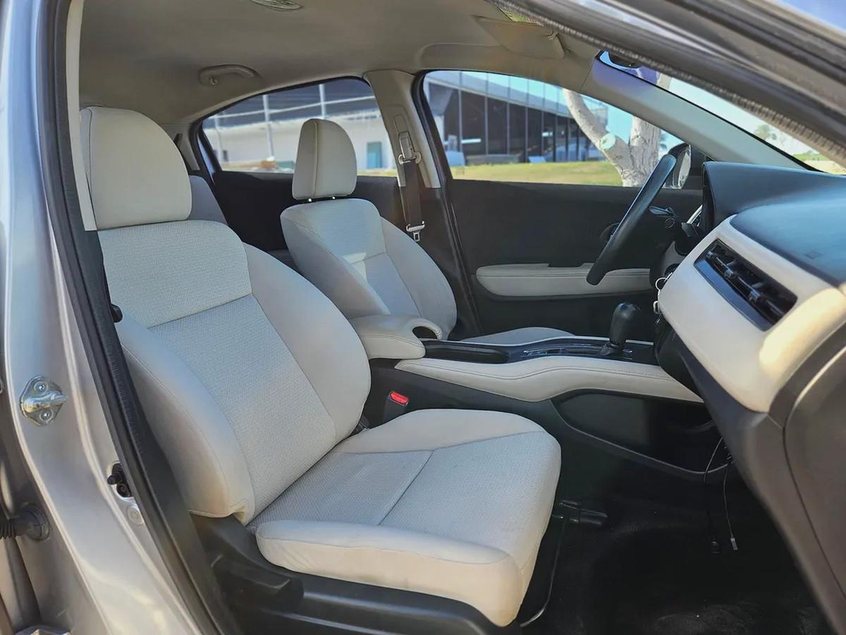 Honda HRV 2019 GCC Premium Condition Low KM Car Perfect For Family-11-11