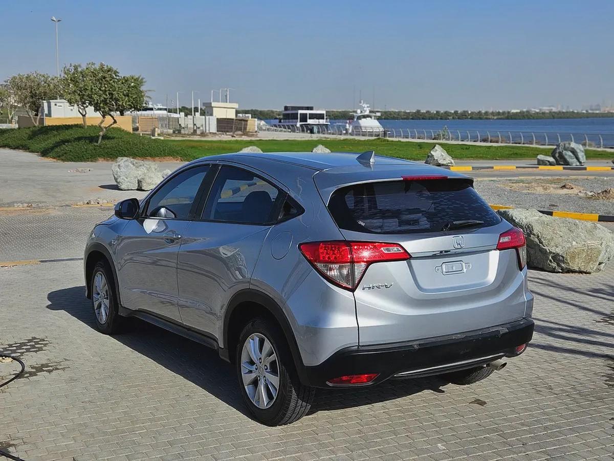 Honda HRV 2019 GCC Premium Condition Low KM Car Perfect For Family-13-13