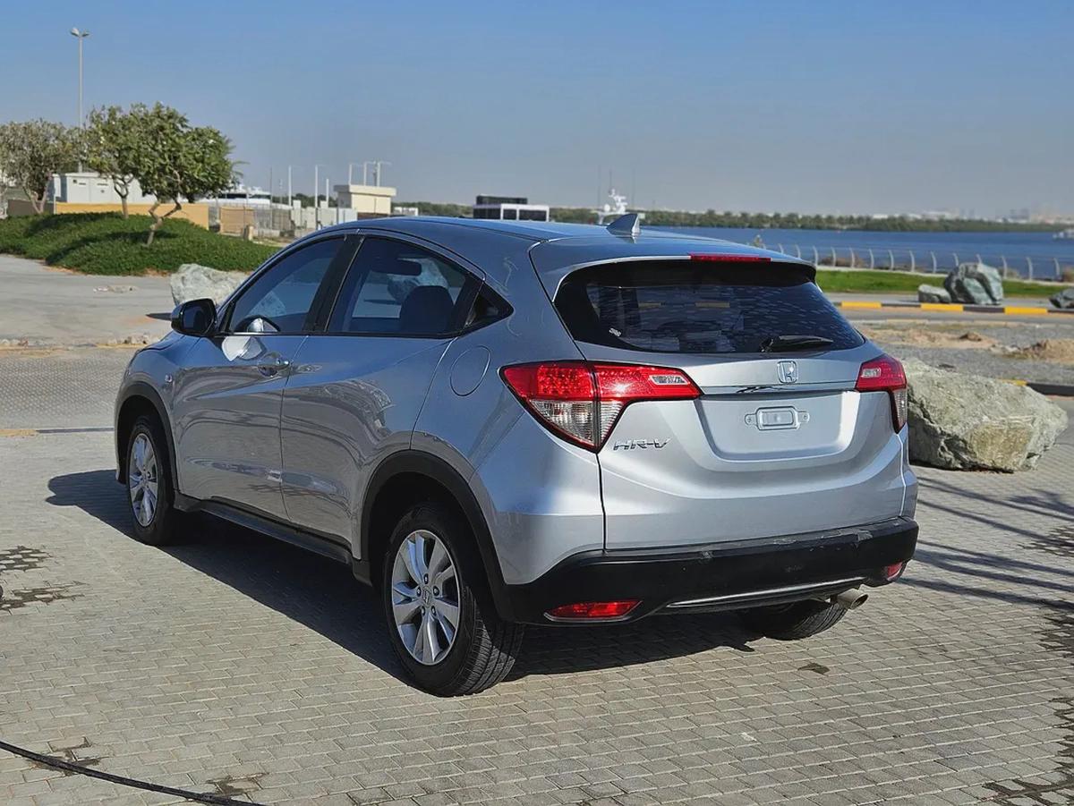 Honda HRV 2019 GCC Premium Condition Low KM Car Perfect For Family-14-14