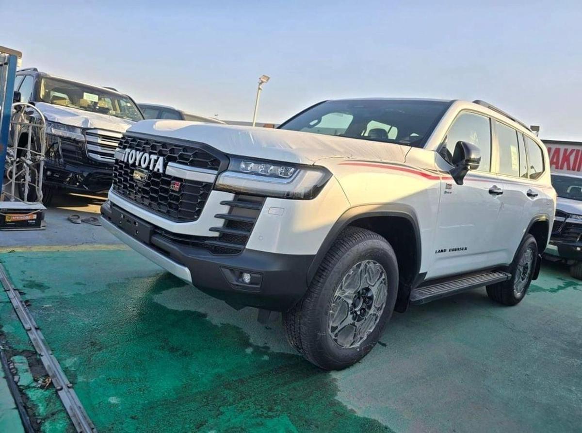Toyota Land Cruiser 2025 Toyota Land Cruiser LC300 Hybrid 3.5 GR – Full Option – White / Red Interior-0-0