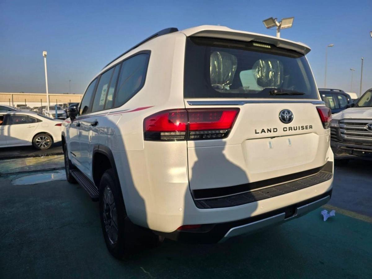 Toyota Land Cruiser 2025 Toyota Land Cruiser LC300 Hybrid 3.5 GR – Full Option – White / Red Interior-4-4