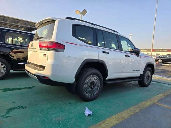 Toyota Land Cruiser 2025 Toyota Land Cruiser LC300 Hybrid 3.5 GR – Full Option – White / Red Interior