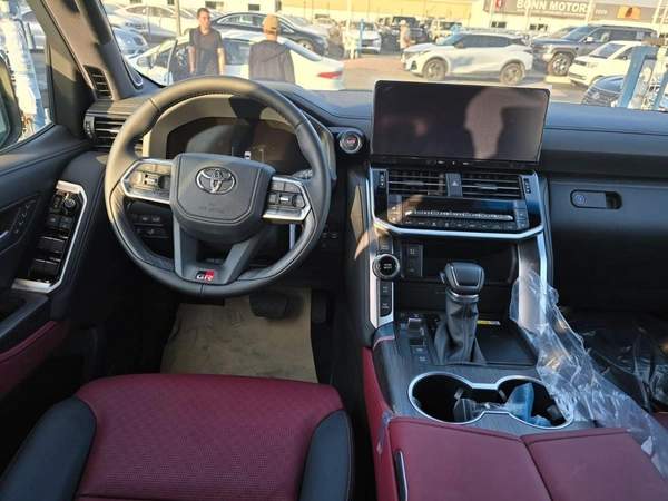Toyota Land Cruiser 2025 Toyota Land Cruiser LC300 Hybrid 3.5 GR – Full Option – White / Red Interior