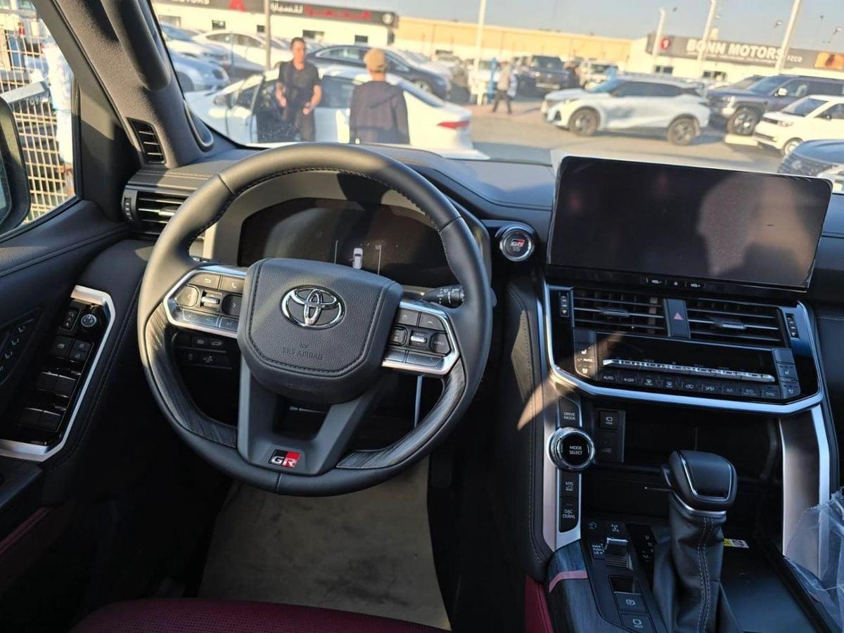 Toyota Land Cruiser 2025 Toyota Land Cruiser LC300 Hybrid 3.5 GR – Full Option – White / Red Interior-9-9
