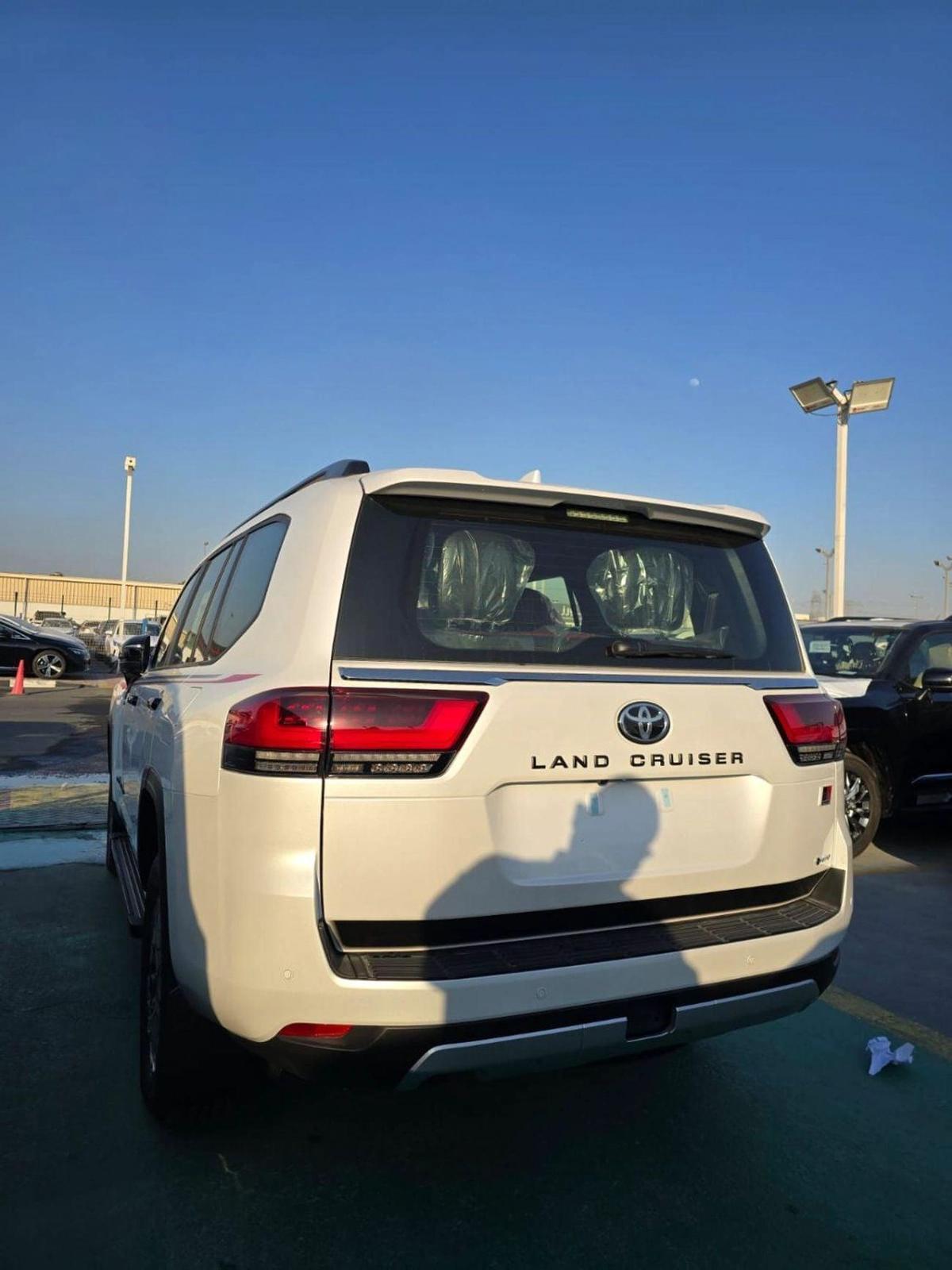 Toyota Land Cruiser 2025 Toyota Land Cruiser LC300 Hybrid 3.5 GR – Full Option – White / Red Interior-14-14
