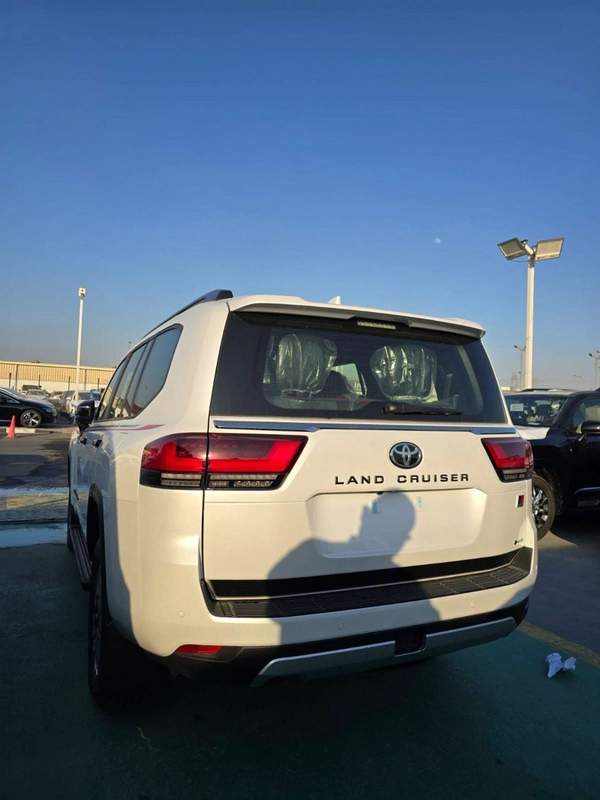 Toyota Land Cruiser 2025 Toyota Land Cruiser LC300 Hybrid 3.5 GR – Full Option – White / Red Interior