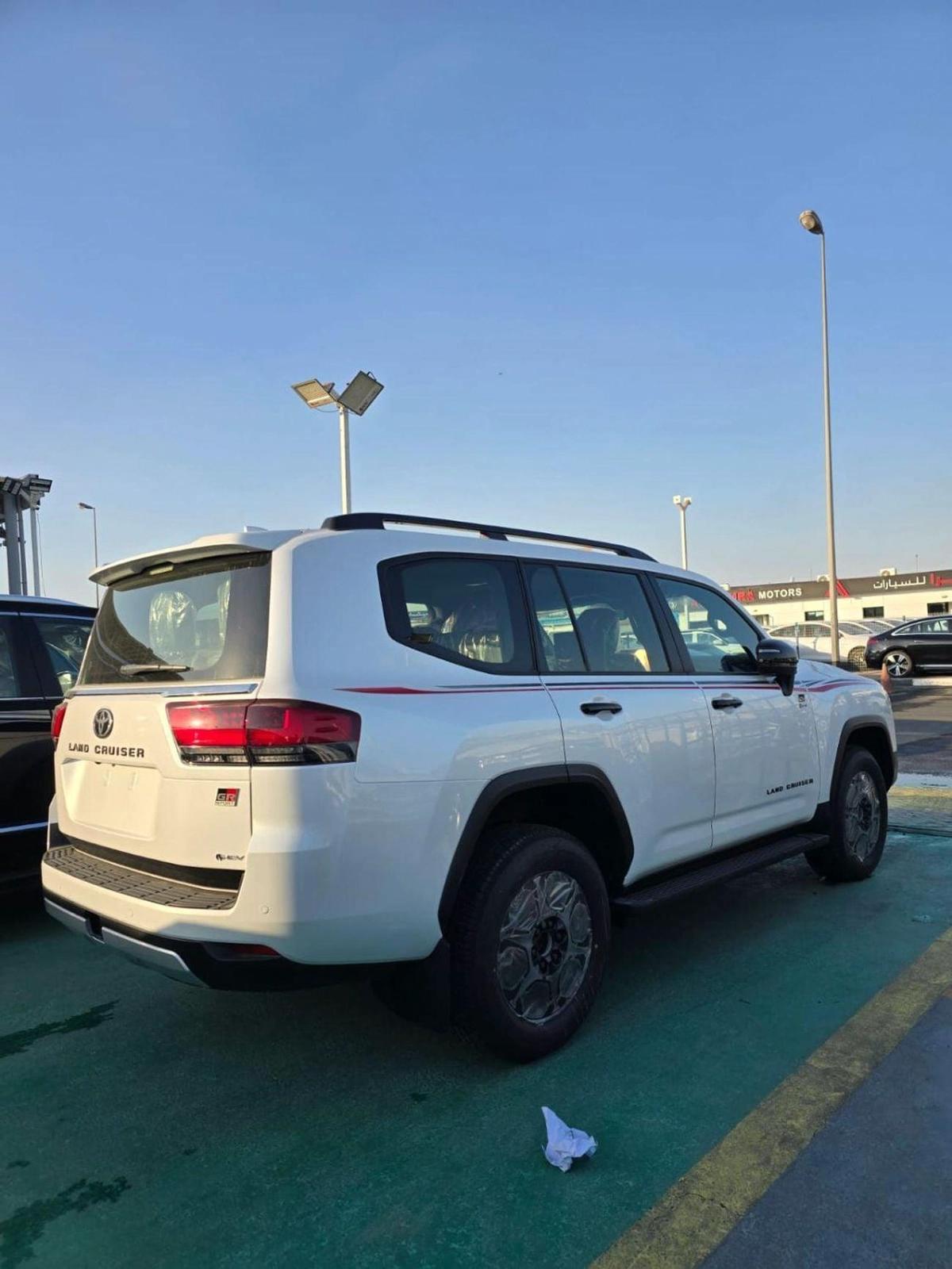 Toyota Land Cruiser 2025 Toyota Land Cruiser LC300 Hybrid 3.5 GR – Full Option – White / Red Interior-15-15
