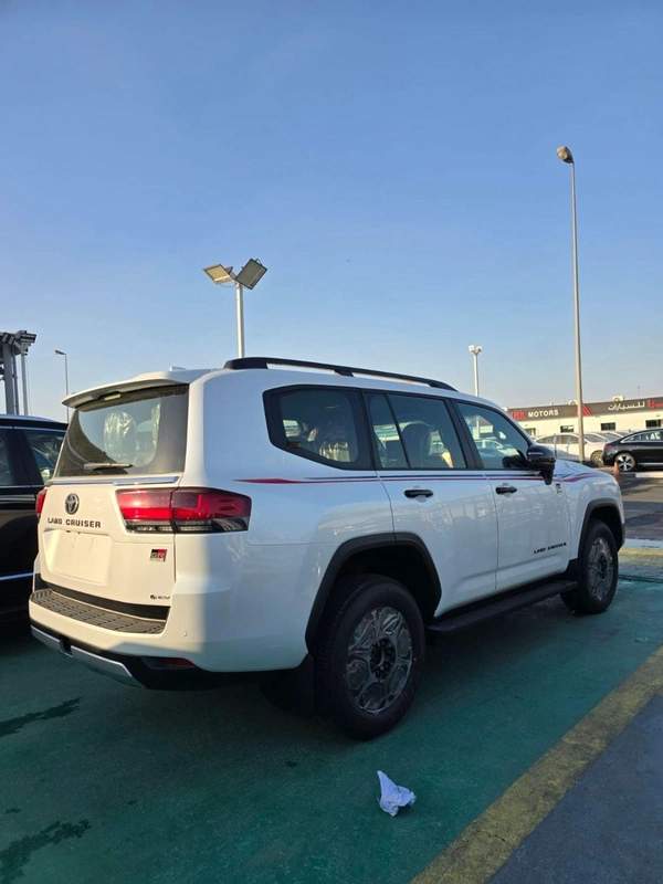 Toyota Land Cruiser 2025 Toyota Land Cruiser LC300 Hybrid 3.5 GR – Full Option – White / Red Interior