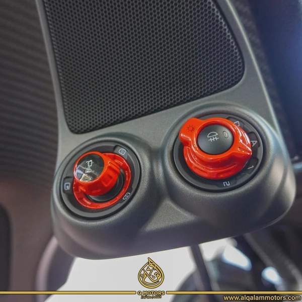 2015 MCLAREN P1 ( 1 OF 5 ) CARBON SERIES GCC DONE ONLY 2000KM