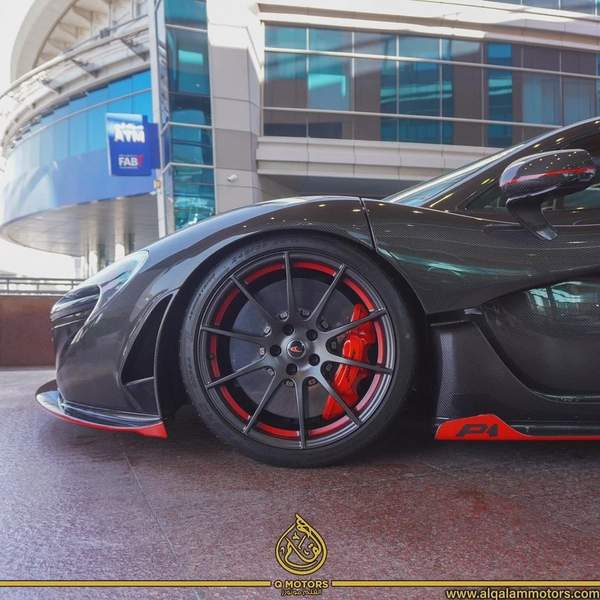 2015 MCLAREN P1 ( 1 OF 5 ) CARBON SERIES GCC DONE ONLY 2000KM
