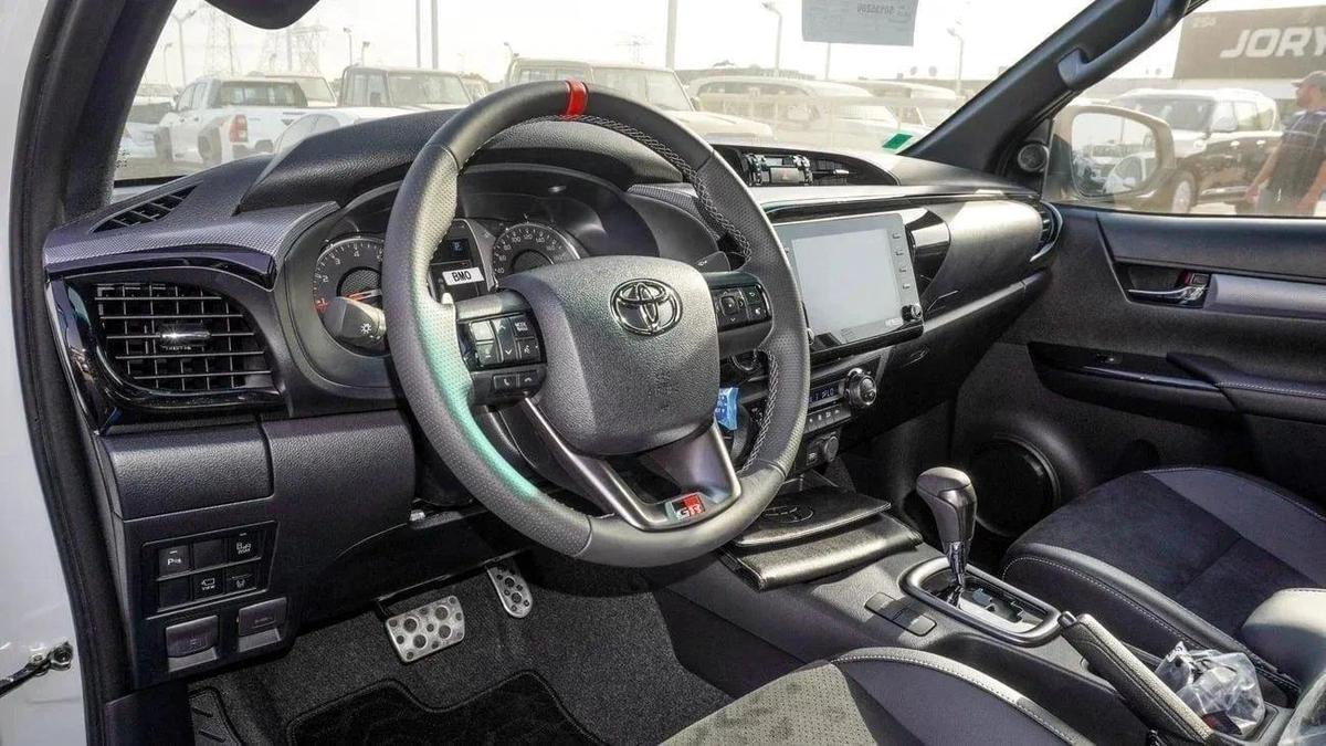 Toyota Hilux-10-10