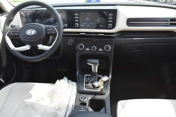 CRETA 1.5 GCC 2026 | RED