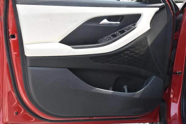 CRETA 1.5 GCC 2026 | RED