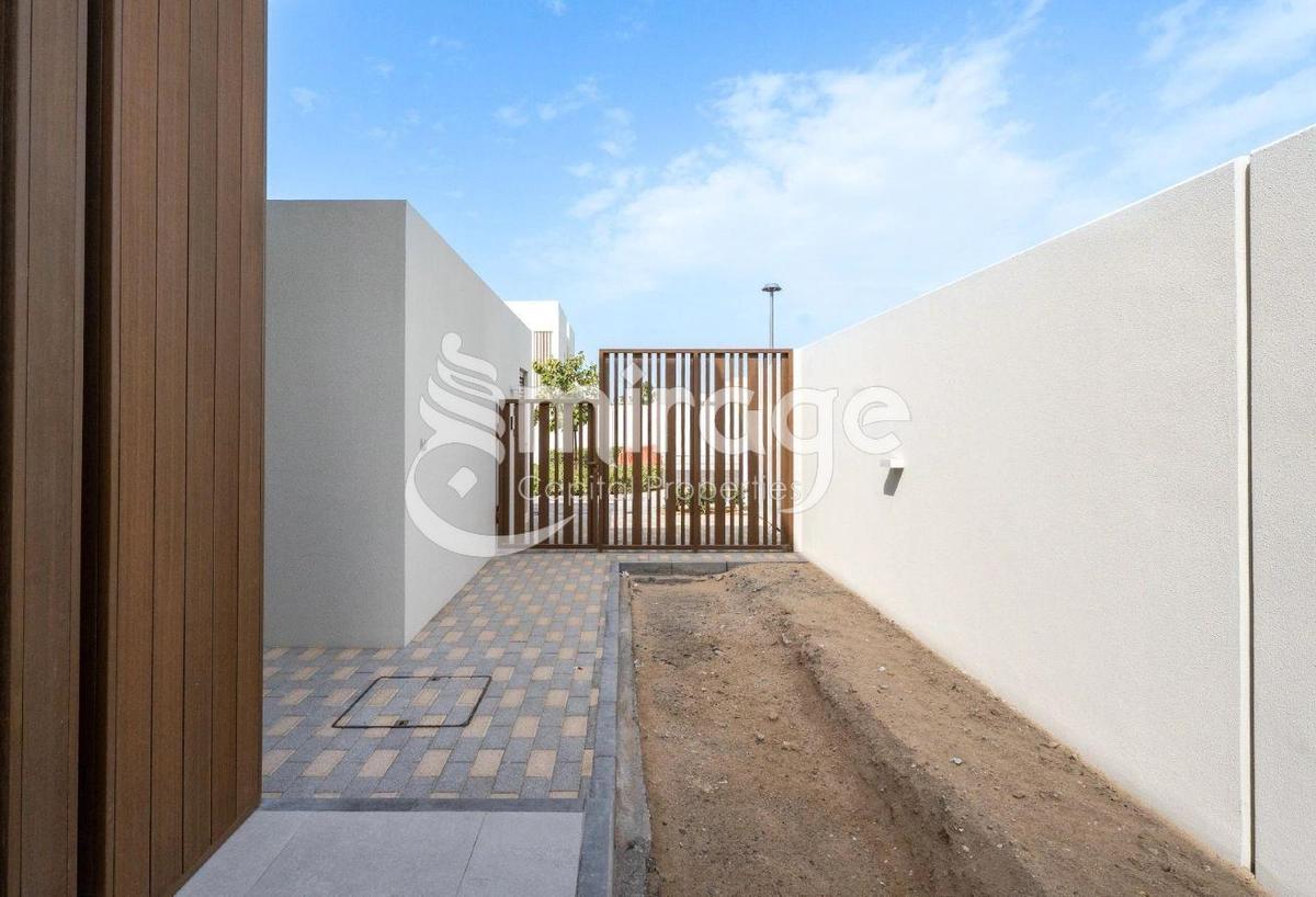 Single Row | Spacious 4BR TH | Premium Location-4-4