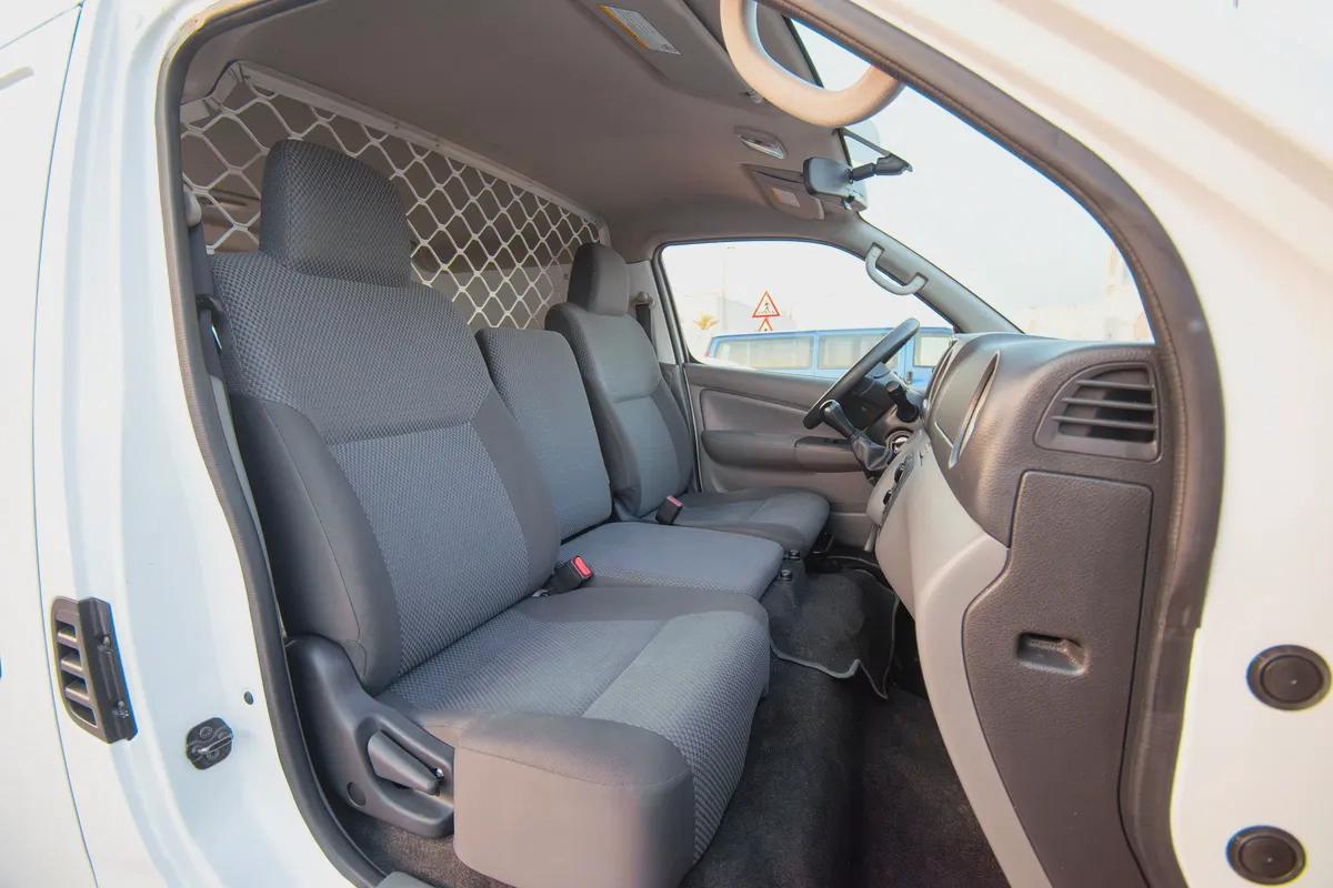 Urvan | Manual | Standard Roof Delivery Van | GCC Specs | Ref#N34511-8-8