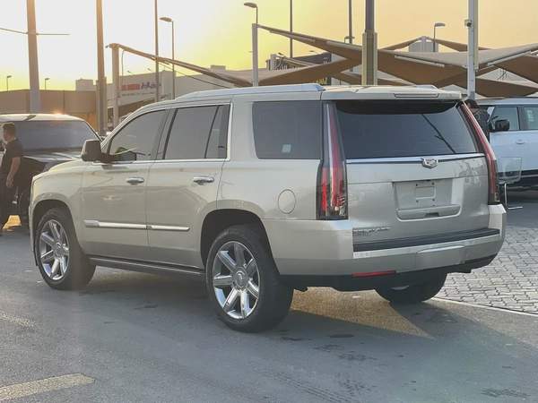 Cadillac Escalade Platinum Luxury 2015 GCC Specs