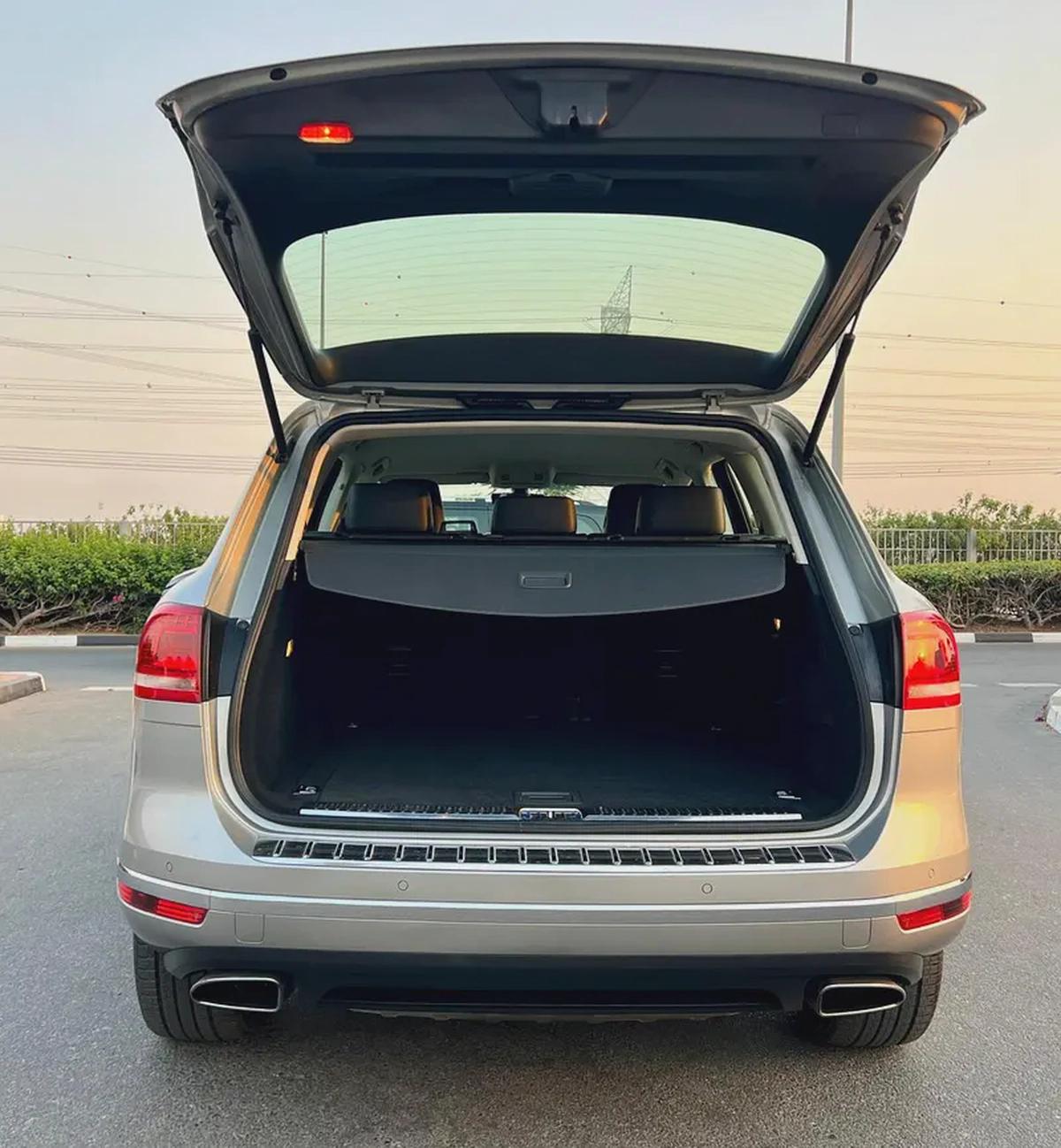 VOLKSWAGEN TOUAREG 2018 V6 FULL SERVICE HISTORY GCC SPEC-7-7