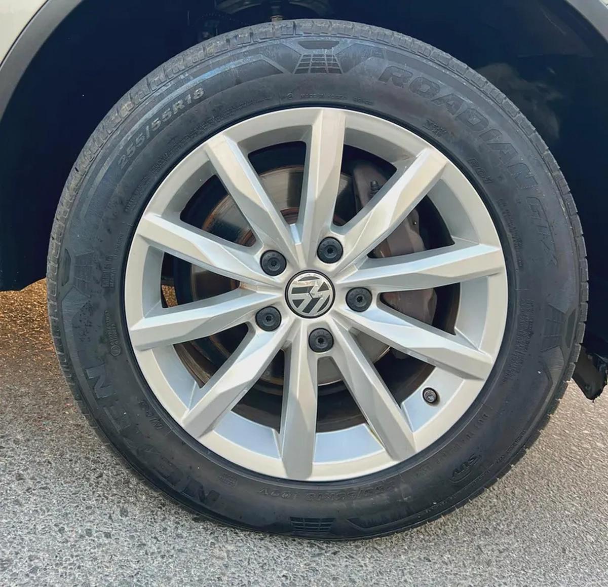 VOLKSWAGEN TOUAREG 2018 V6 FULL SERVICE HISTORY GCC SPEC-8-8