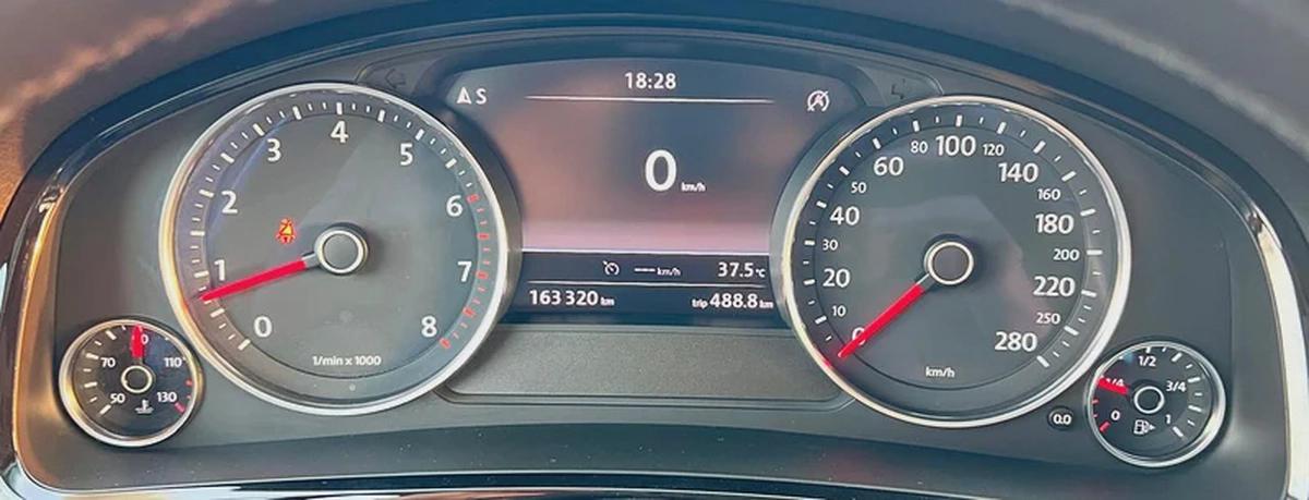 VOLKSWAGEN TOUAREG 2018 V6 FULL SERVICE HISTORY GCC SPEC-15-15