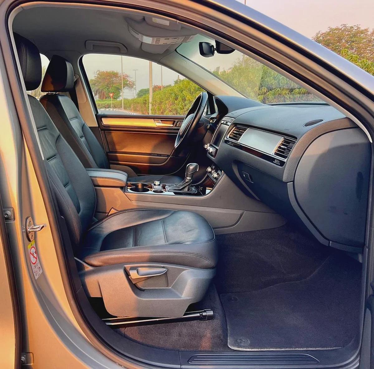 VOLKSWAGEN TOUAREG 2018 V6 FULL SERVICE HISTORY GCC SPEC-17-17